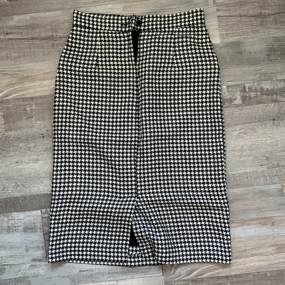 Houndstooth Posh Pencil Skirt 🖤🤍🖤🤍 - Picture 4 of 8